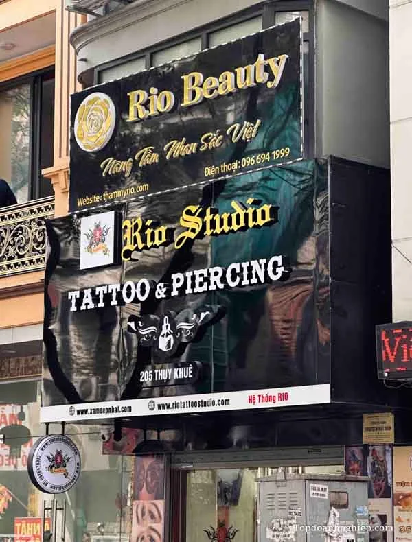 Cơ sở mặt tiền của thẩm mỹ Rio Beauty Clinic với thiết kế sang trọng, hiện đại.