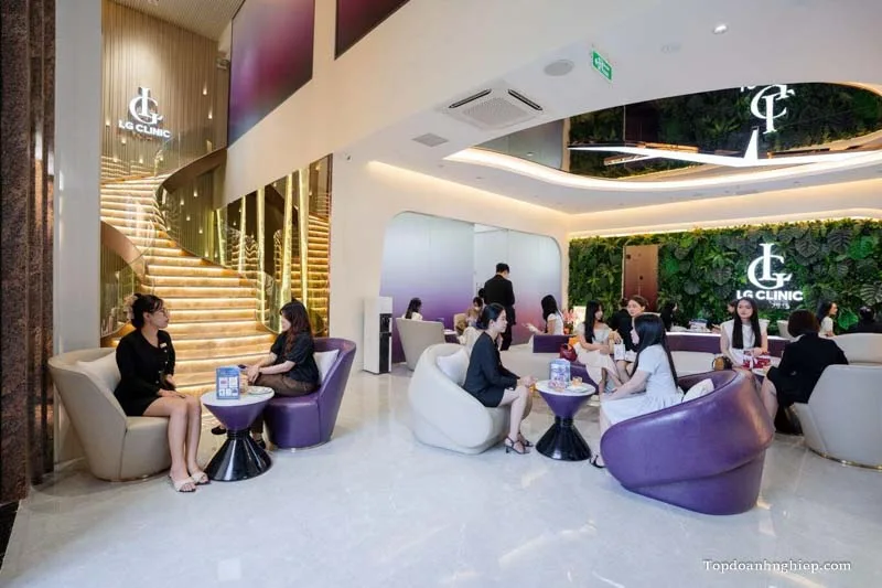 Không gian sảnh của cơ sở LG Clinic với thiết kế trẻ trung, hiện đại.