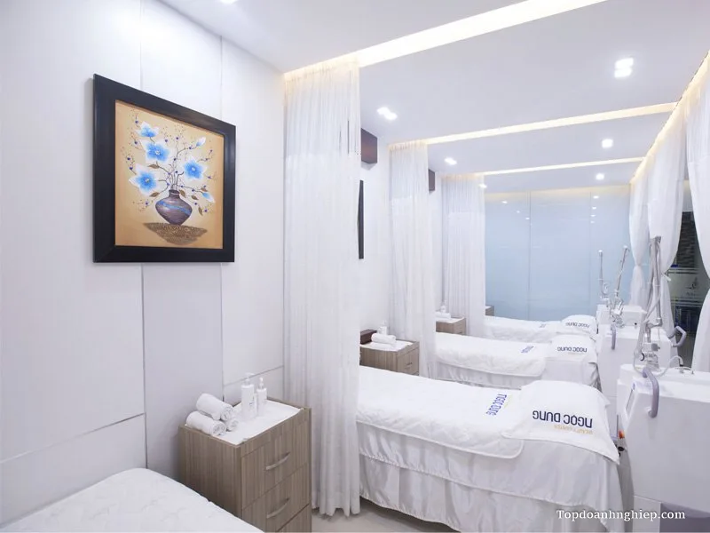 Không gian sang trọng tại địa chỉ triệt lông mông Ngọc Dung Beauty Center với thiết bị hiện đại.