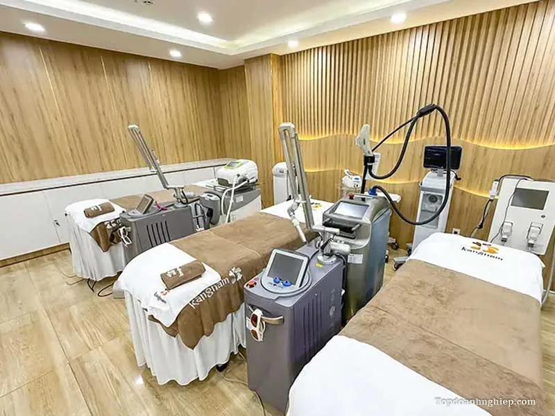 Phòng dịch vụ hiện đại tại địa chỉ triệt lông mông Kangnam với trang thiết bị công nghệ cao.