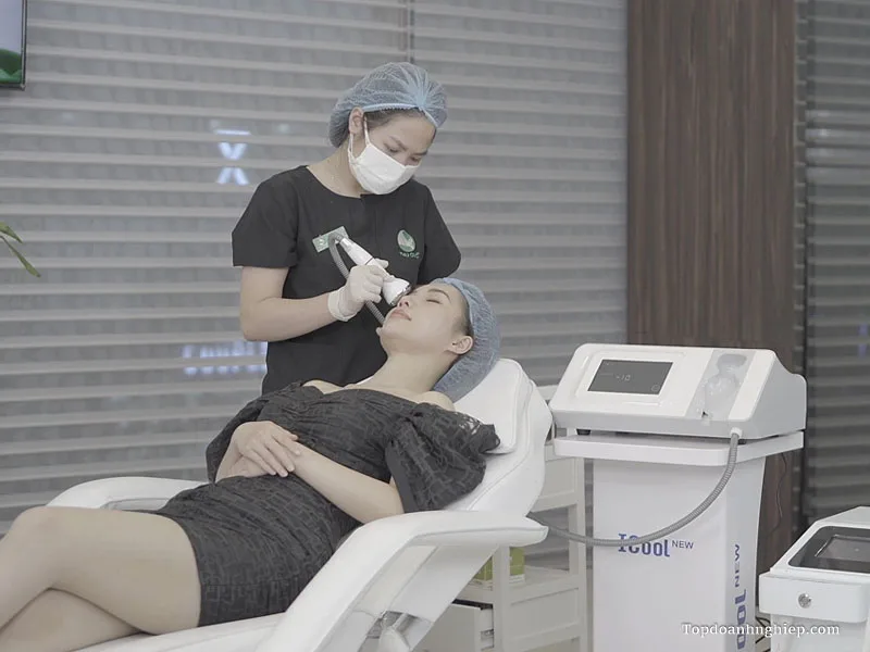 Căn phòng chăm sóc da êm ái, mang đậm phong cách spa nghỉ dưỡng tại Thu Cúc