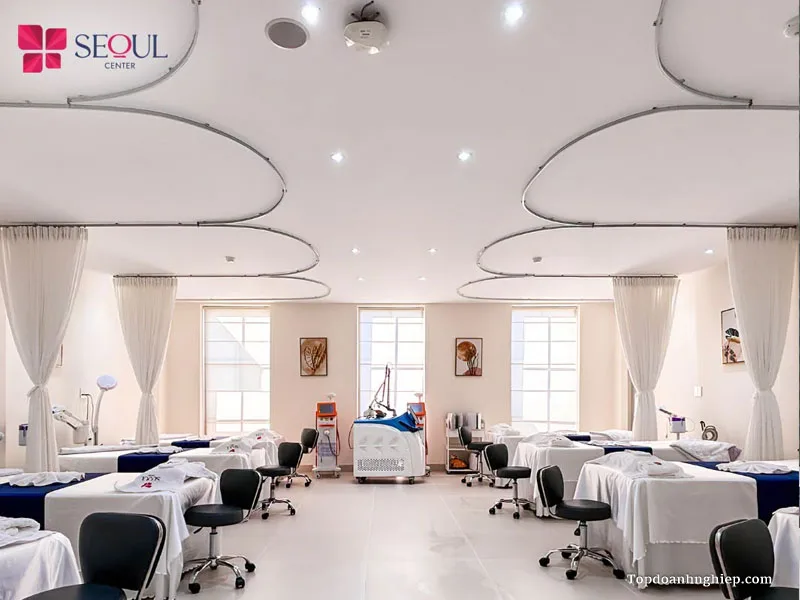 Khu vực giường spa êm ái, ánh sáng dịu nhẹ tại Seoul Center