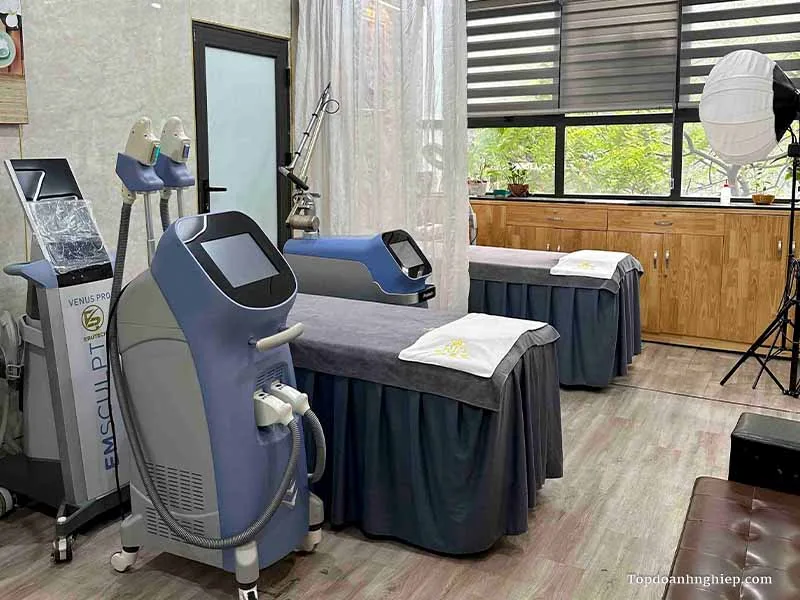 Không gian khang trang cùng hệ thống máy móc làm đẹp hiện đại, tân tiến tại Thẩm mỹ Rio Beauty Clinic.