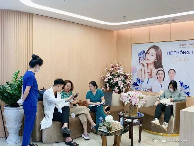 Khu vực tiếp đón khách hàng sang trọng, hiện đại tại chi nhánh Kangnam.
