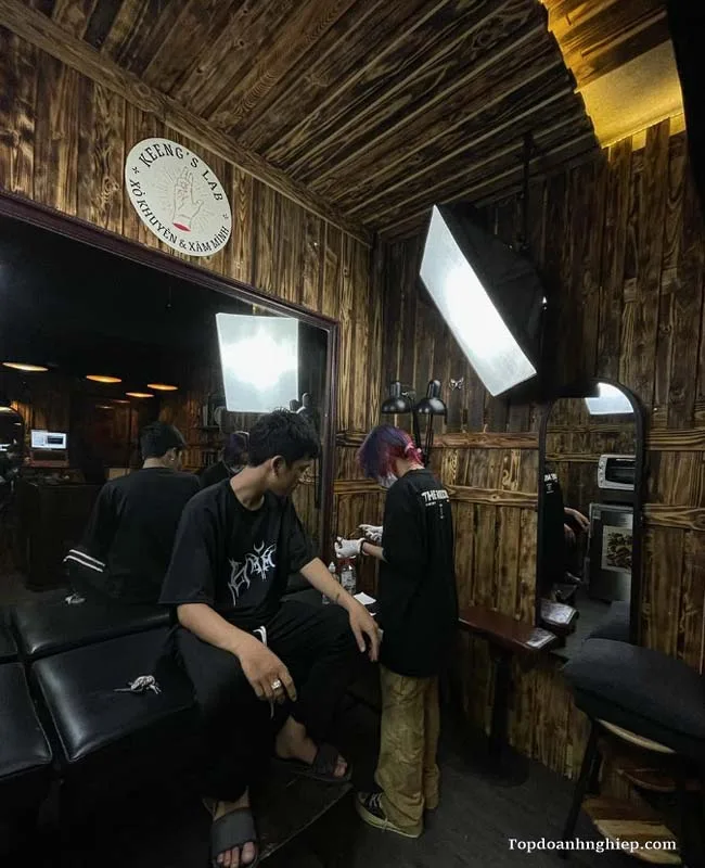 Khu phòng xỏ khuyên Keeng Piercing