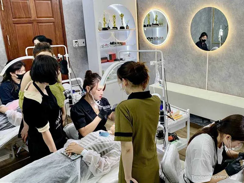 Học viên tại Thẩm mỹ Rio