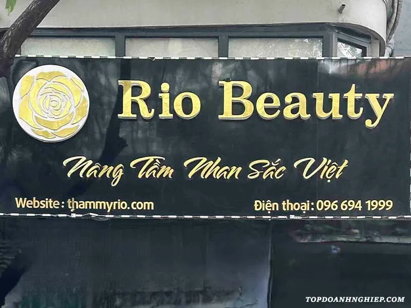 Biển hiệu cơ sở Rio Beauty, địa chỉ học phun mí mắt được Topdoanhnghiep đề xuất.