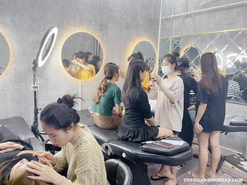 Students practicing hands-on eyebrow techniques at microblading classes near me in Hanoi.