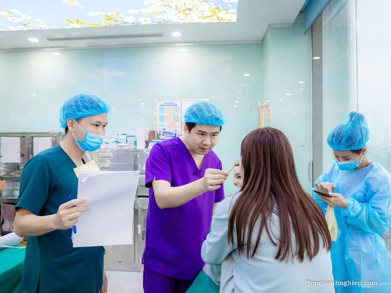 Spacious, multi-story reception lounge at Thu Cuc providing customer care for the Best intimate area whitening in Hanoi